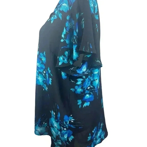 Torrid black top with blue floral print and tie at neck size 2-2X/18-20 - Picture 4 of 12